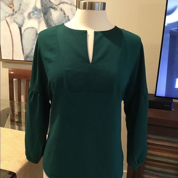 BananaārepublicĀ blouseā
sizeā
Medium - Picture 7 of 9